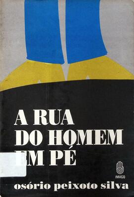 A rua do homem em pé